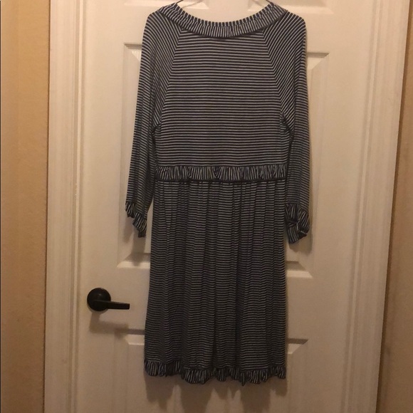 Max Studio Sz M Navy Cream Stripe easy wear Dress - Picture 3 of 4